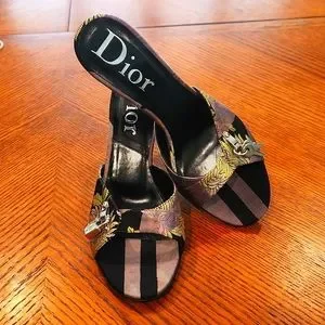 靴 Vintage Dior Key Buckle Heel Sandals s_wp_6490c6b98634cb122d6832a2.webp